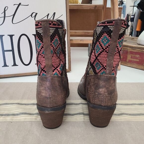 Very Volatile Colorful Cross-stitch Cowgirl Boots Size 9 - Picture 4 of 12